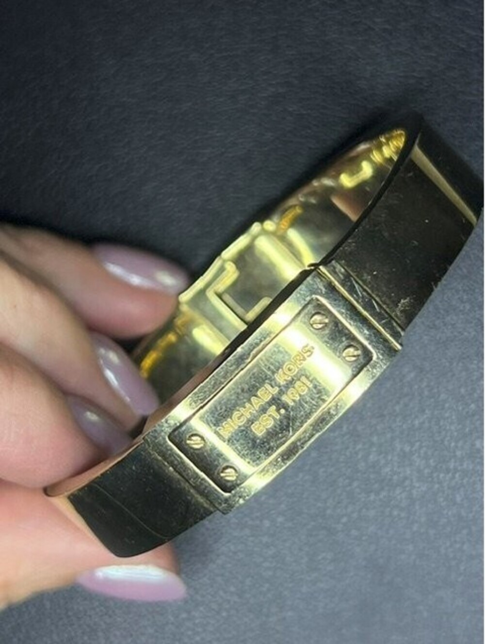B7345 Michael Kors Hinged Bangle Bracelet Gold Tone Plaque Logo 7" *